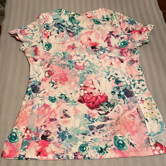 EUC women’s HeartSoul scrub top, size small - Picture 5 of 6